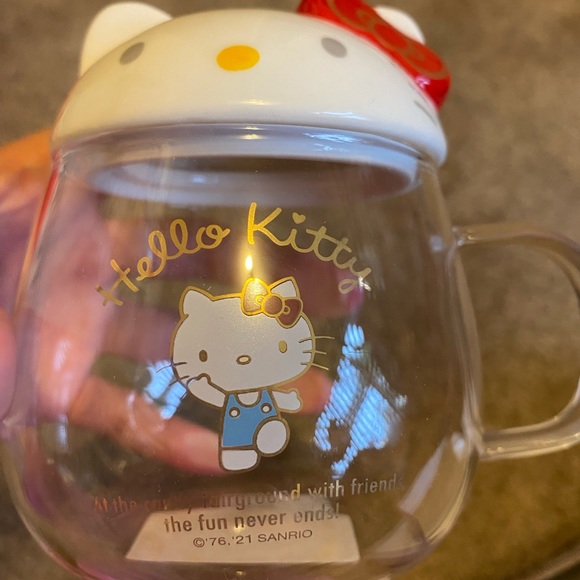 NEW HELLO KITTY GLASS CUP WITH CERAMIC CUTE HELLO KITTY FACE LID - Picture 3 of 5
